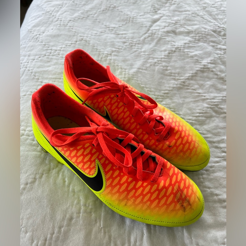 Nike Women’s Soccer Cleats Size 9